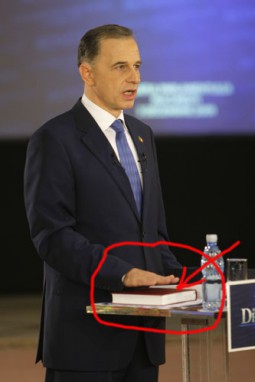Minti pentru tine, minti pentru tara