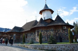 Ce cauta 666 la manastire?