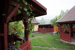 Turism nemţesc în Transilvania: “Adevărata Românie poate fi descoperită numai la sat”