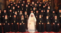 Credem in armata, biserica si publicitate