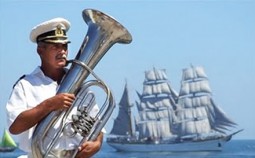 Flori, fete, filme si marinari