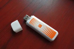 Orange nu vrea clienti, doar sclavi