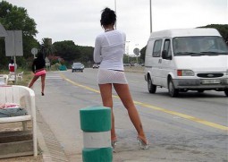 Prostitutie pe persoana fizica, dar pe sexe diferite