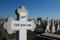 Parlamentarii ne trimit la cimitir