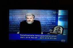 Stropim un drogat cu agheasmă mică sau mare?