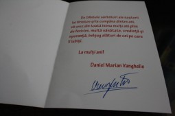 Cum semnează Vanghelie