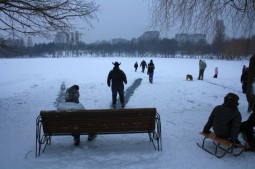 Fraierul care deszăpezește parcarea…