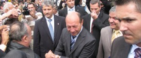 Basescu-la-Calarasi+ SPP-istul carunt cu mustata din fundal. 