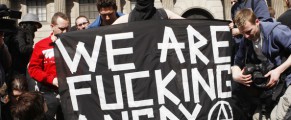 Sunteti furioși? - sursa foto http://www.zimbio.com/G-20+Protest+Pictures/articles/2/Pictures+G+20+Protests+London
