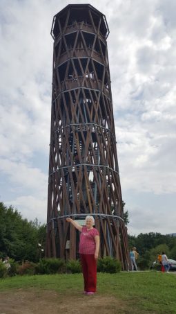 Mama la baza turnului Belvedere