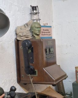 Telefonul fix al buncărului
