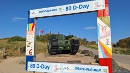 Monumentul debarcării de pe plaja canadienilor