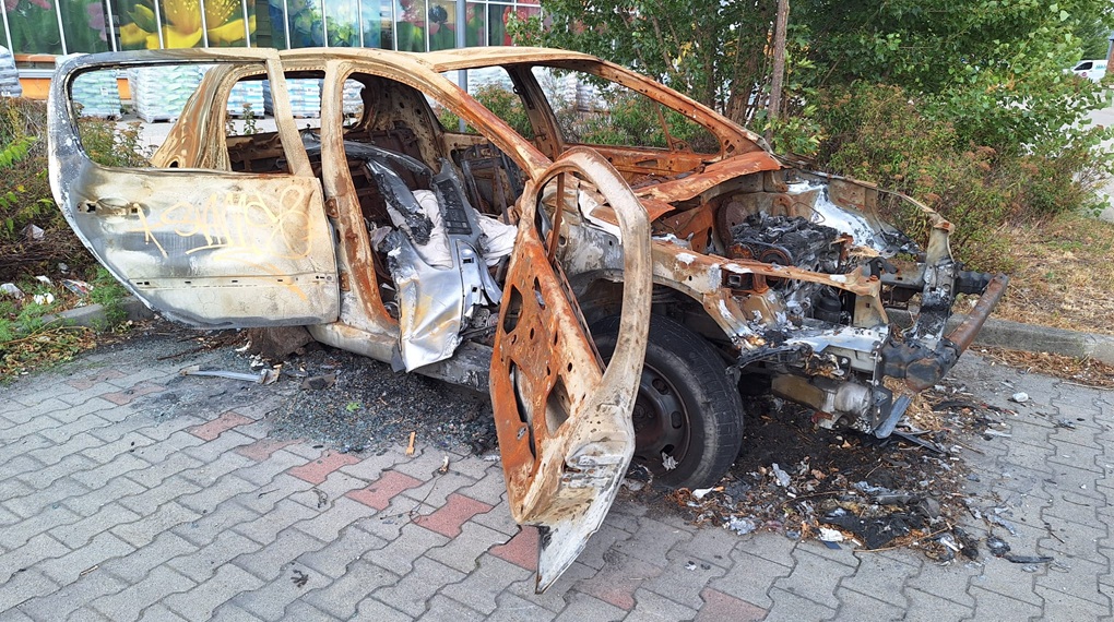 Cum arată dauna totală în viziunea mea - o mașină văzută în Ungaria, pe drumul de întoarcere spre casă