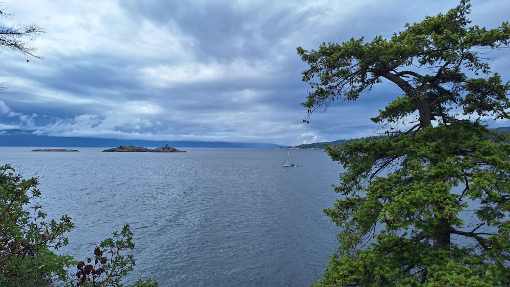 Garden Bay zis și Gigi Bay