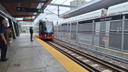 Un soi de metrou de suprafață la Ottawa