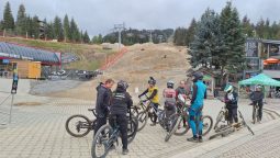 Bicicliști de munte