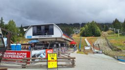 Telecabina care te duce la Peak 2 Peak gondola